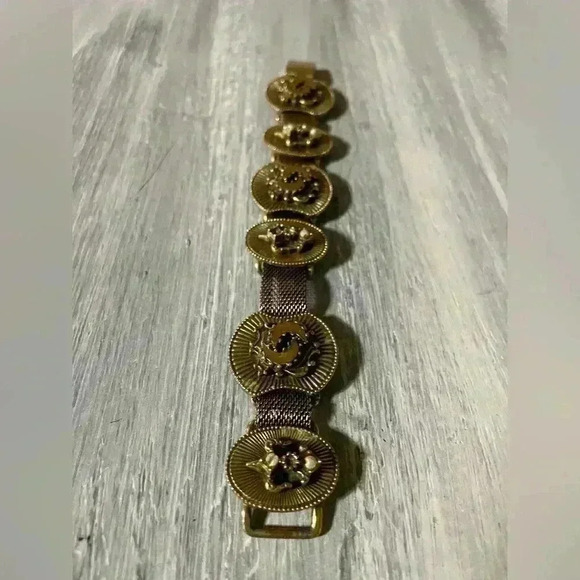 Vintage Clasp Bracelet - Picture 4 of 6